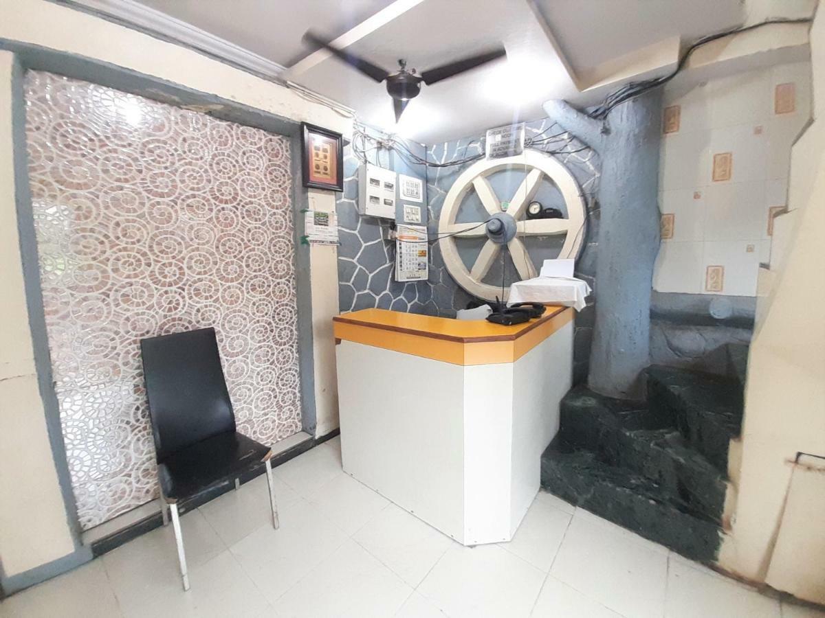 Hexa Metro Plaza Hotel Bombaim Exterior foto