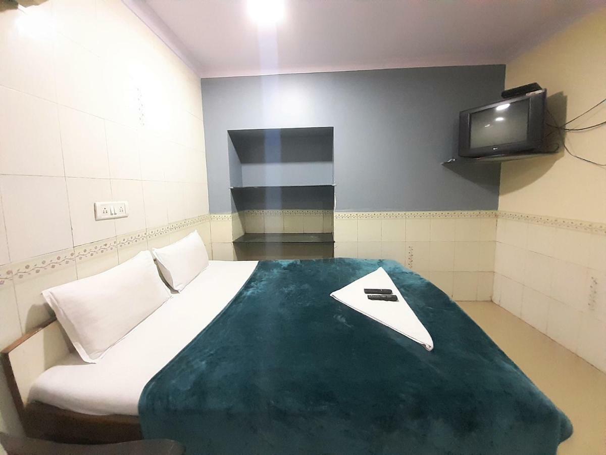 Hexa Metro Plaza Hotel Bombaim Exterior foto
