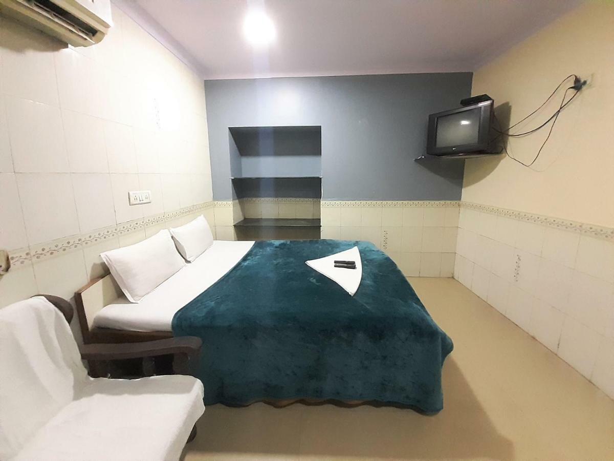Hexa Metro Plaza Hotel Bombaim Exterior foto